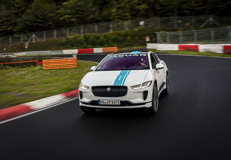 Jaguar I-Pace превратили в первое в мире гоночное такси на батарейках Jaguar I-Pace превратили в первое в мире гоночное такси на батарейках