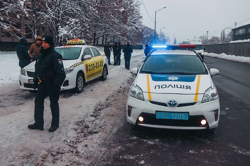В Киеве подполковник СБУ с пистолетом Макарова угнал такси В Киеве подполковник СБУ с пистолетом Макарова угнал такси