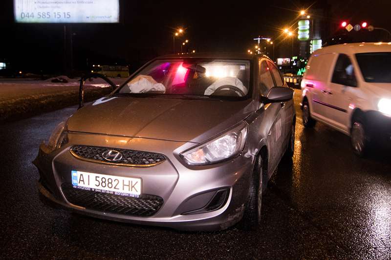 В Киеве Mitsubishi влетел в Uber: пострадал пассажир такси В Киеве Mitsubishi влетел в Uber: пострадал пассажир такси